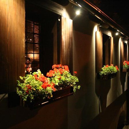 B&B Galerija Two Rooms 패레신 외부 사진
