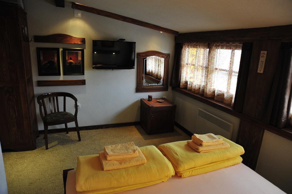 B&B Galerija Two Rooms 패레신 객실 사진