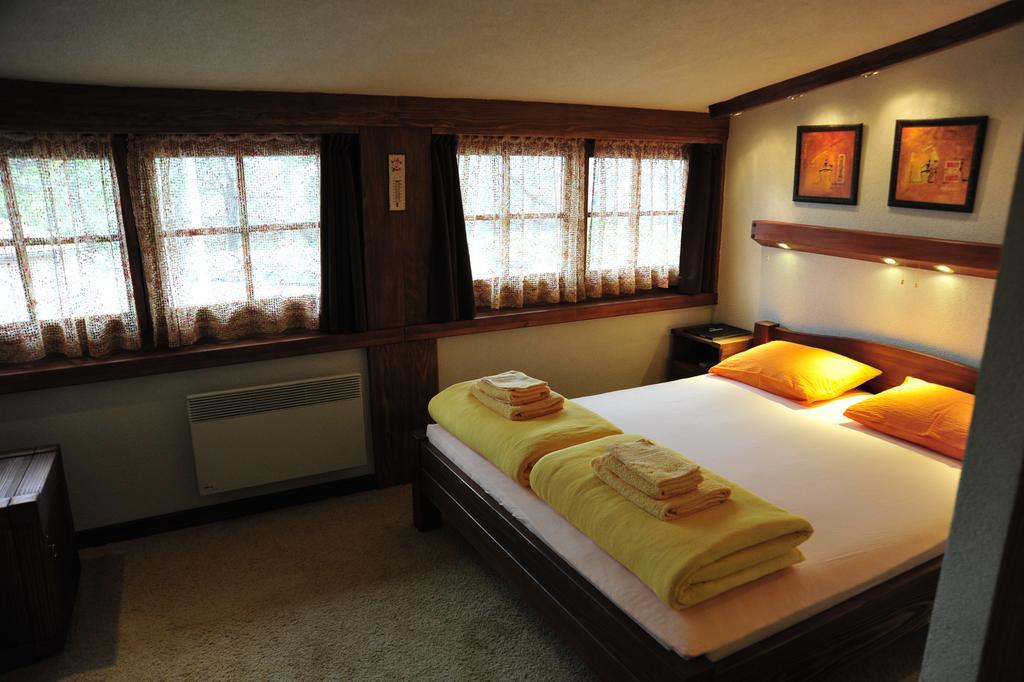 B&B Galerija Two Rooms 패레신 객실 사진